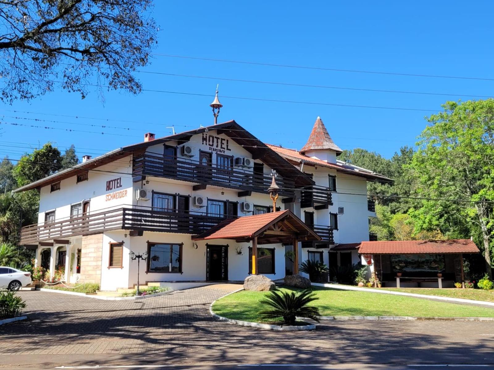 Hotel Schneider Treze Tílias エクステリア 写真